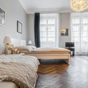 Bright Studio Close To Charles Bridge And Castle Prag
