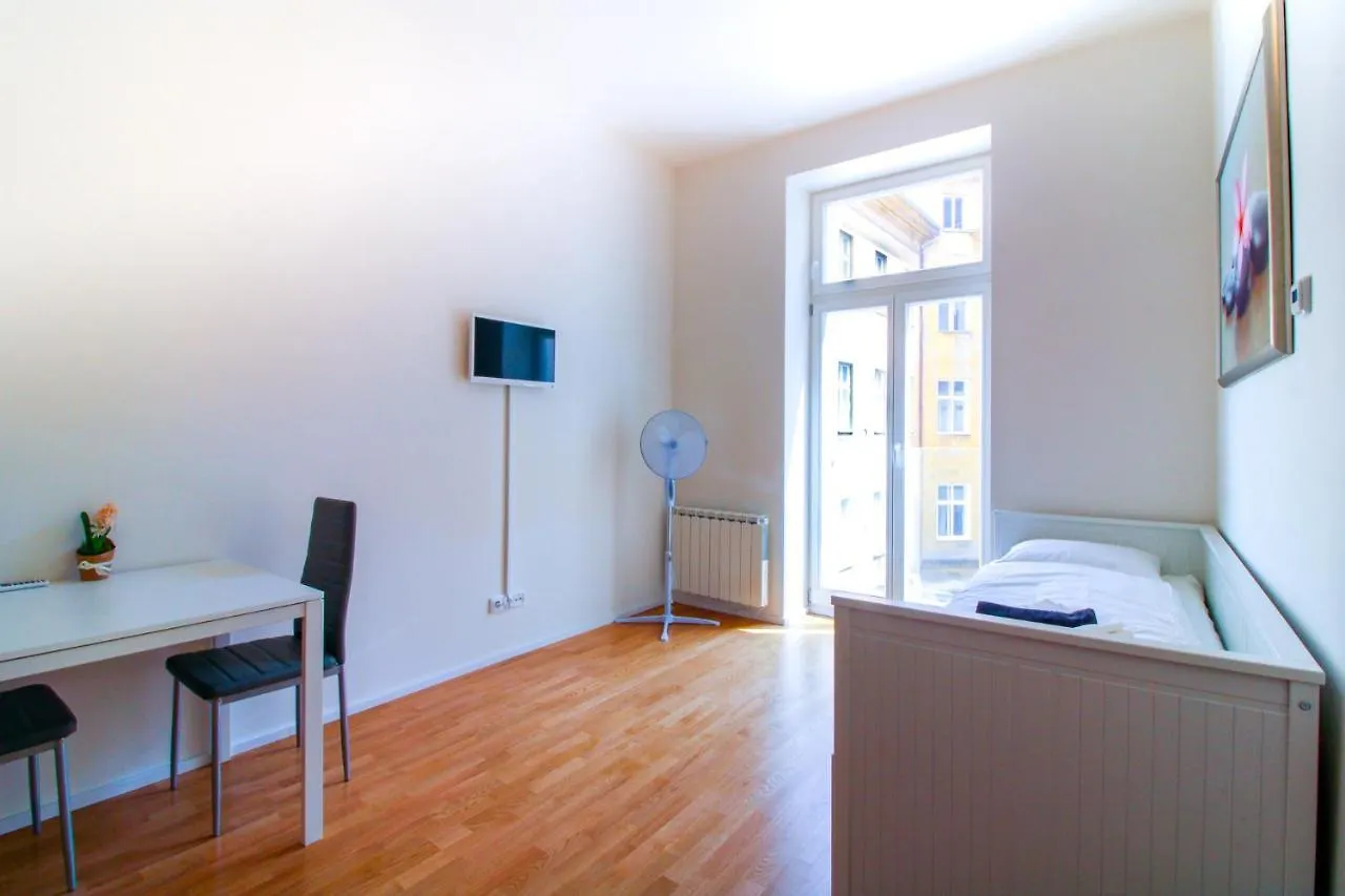 Bouquet Apartments Прага Чехия